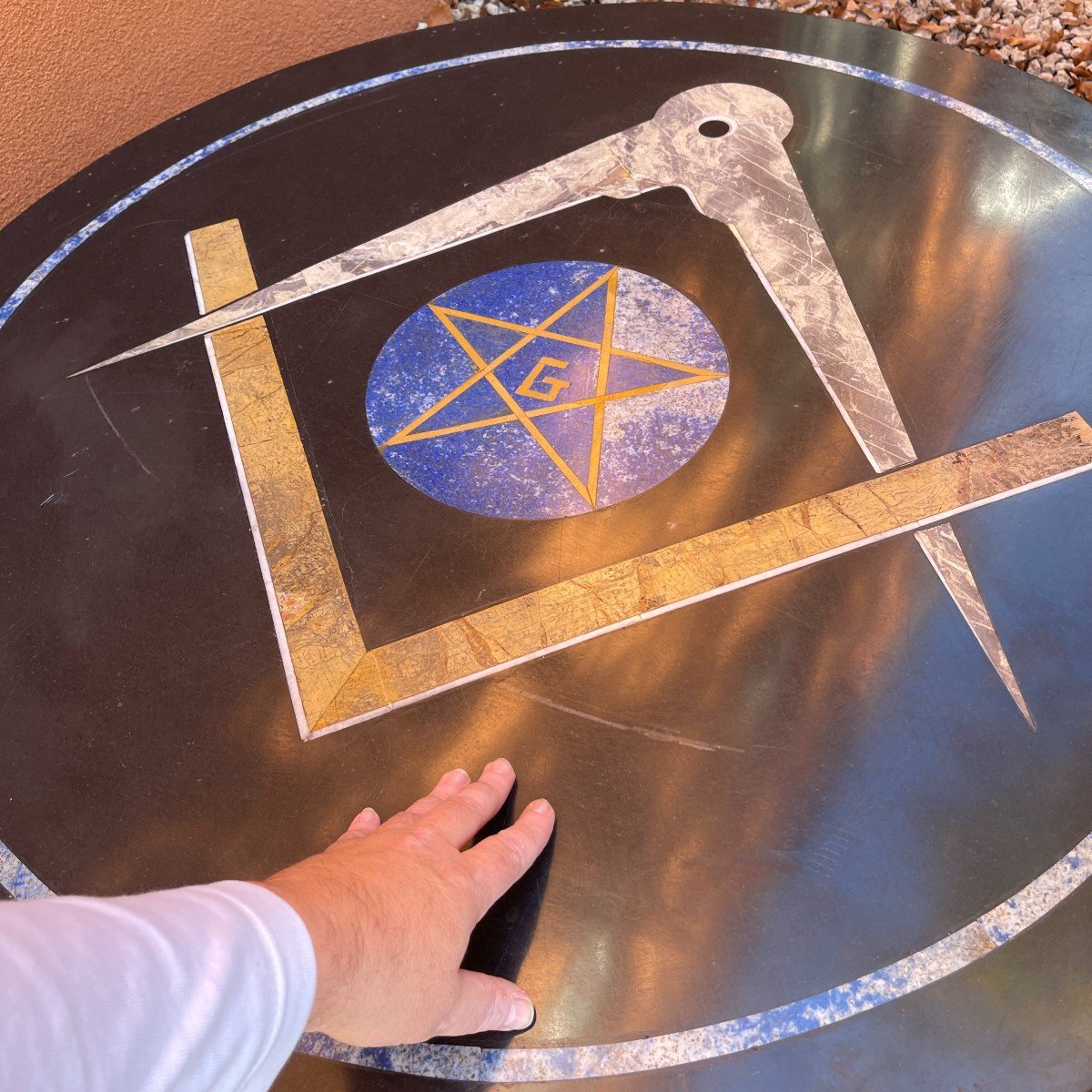 Grand Plateau De Table 1m Franc-maçon En Marqueterie De Marbre Et Lapis-lazuli, Ca 1950-photo-2